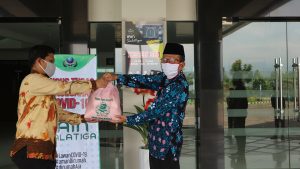 IAIN Salatiga Bagikan Ratusan Paket Sembako untuk Sivitas Akademik Terdampak Pandemi COVID-19